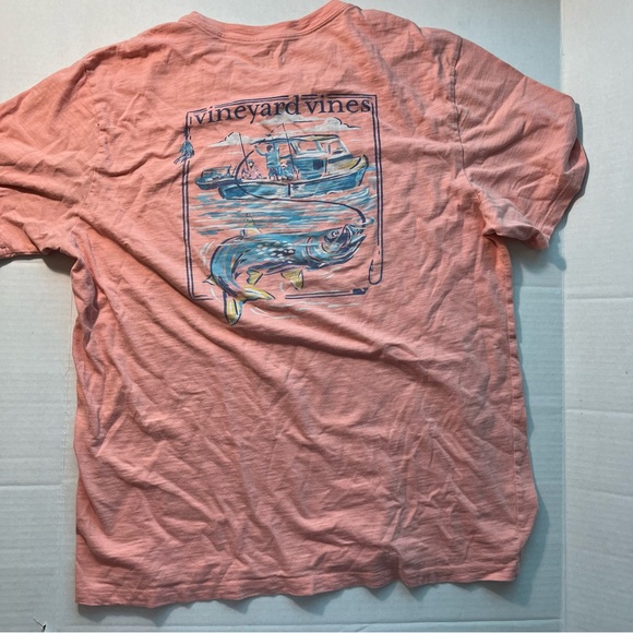 Vineyard Vines T Shirt Salmon Coral Tee Sz L Soft Cotton Fishing Pocket 2-Sided - Picture 2 of 6